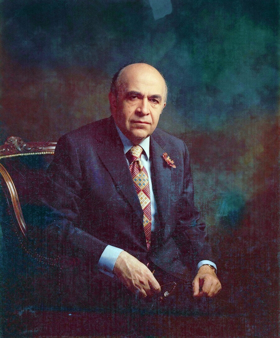 The Persian Sphinx: Amir Abbas Hoveyda and the Riddle of the Iranian Revolution
